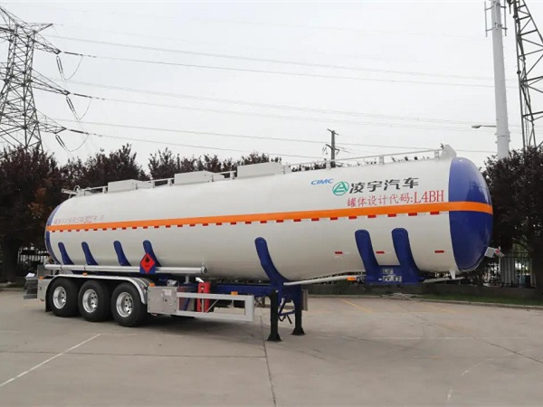 中集凌宇新款鋁合金易燃液體運輸車來了！